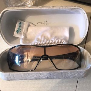 Women’s Oakley sunglasses